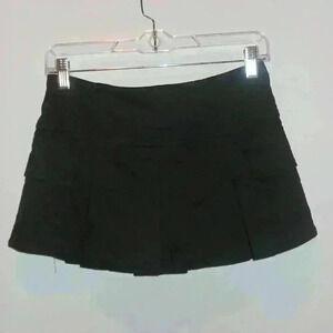 Mystique Boutique NYC black pleated mini skirt with built in shorts - S